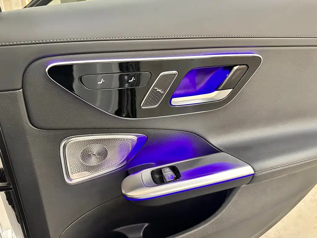 Mercedes-Benz C-Class 2023 — фото 8
