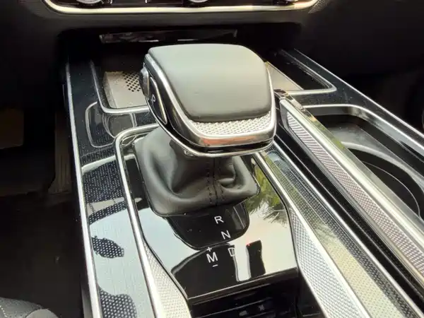Hongqi HS5 2023