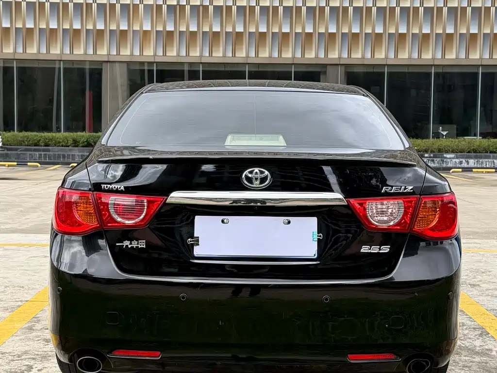 Toyota Reiz 2012