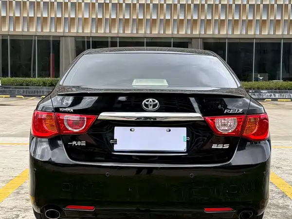 Toyota Reiz 2012