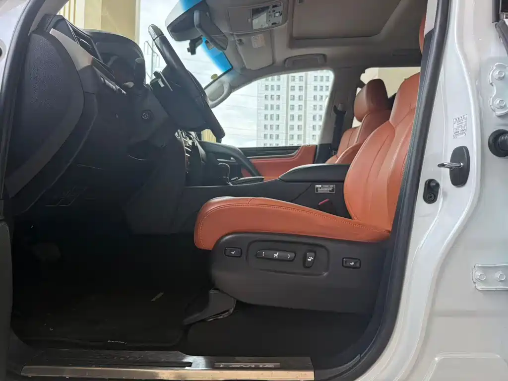 Lexus LX 2020