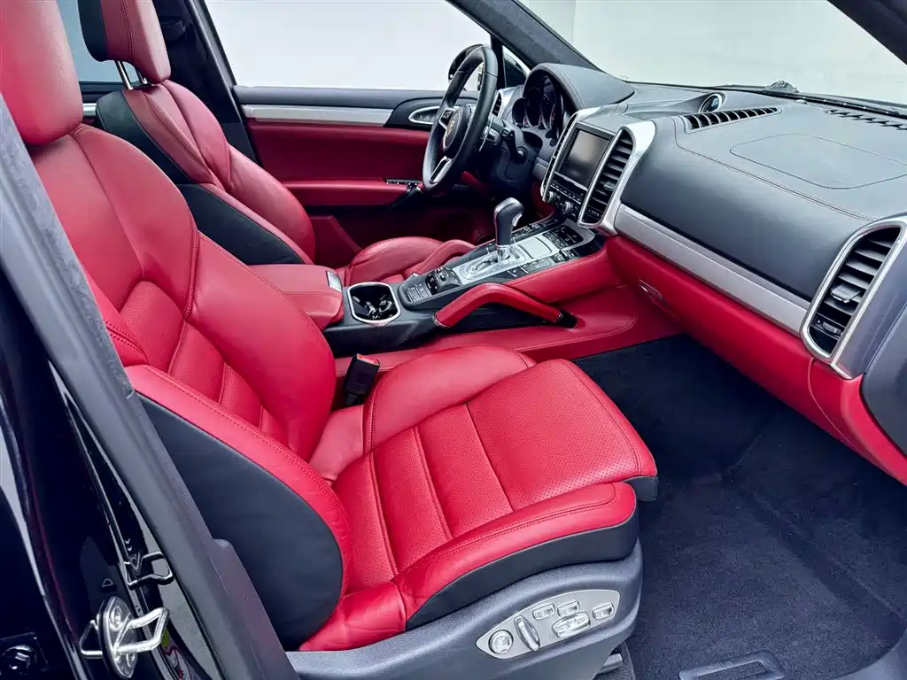 Porsche Cayenne 2016 — фото 18