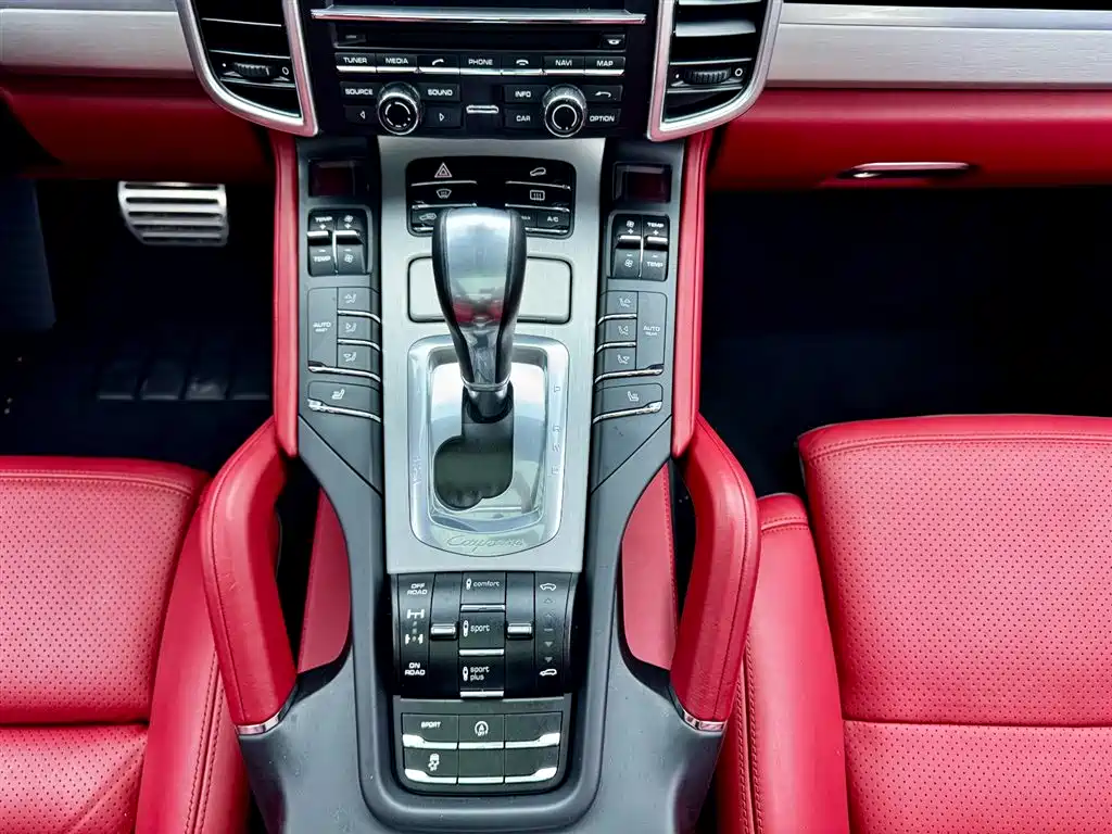 Porsche Cayenne 2016 — фото 15