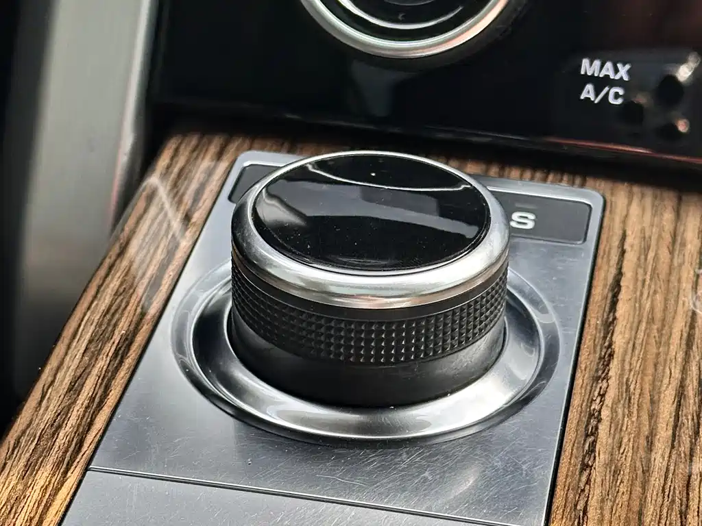 Land Rover Range Rover 2022 — фото 28