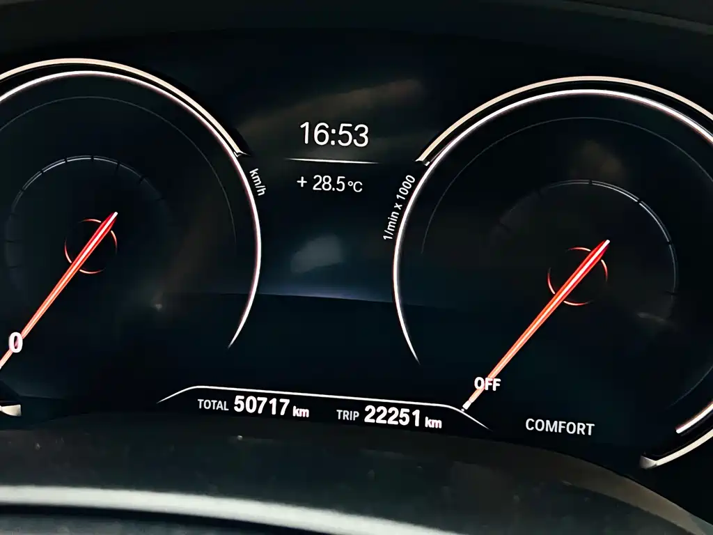 BMW 5 Series 2018 — фото 8