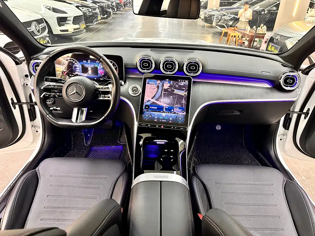 Mercedes-Benz C-Class 2023 — фото 12