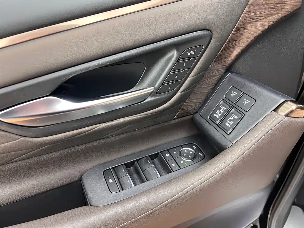 Toyota Alphard 2023 — фото 15