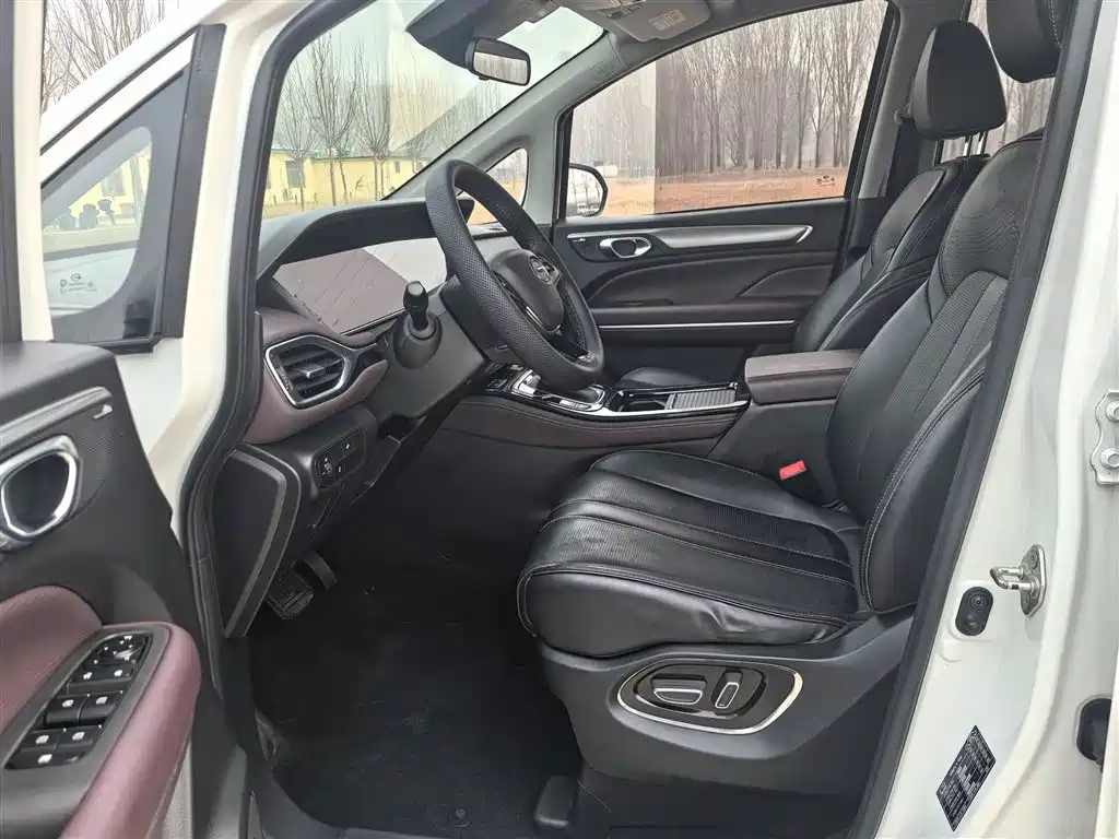 GAC Motor Trumpchi M6 2023 — фото 19