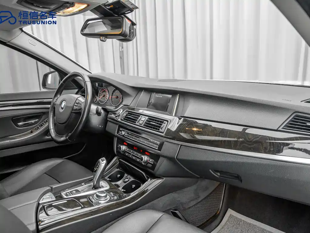 BMW 5 Series 2016 — фото 13
