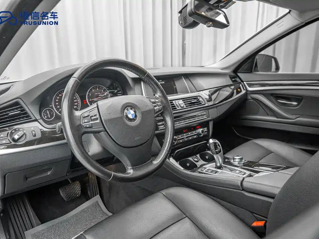 BMW 5 Series 2016 — фото 11