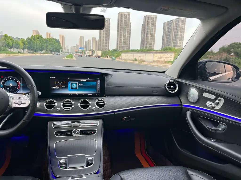 Mercedes-Benz E-Class 2019 — фото 10