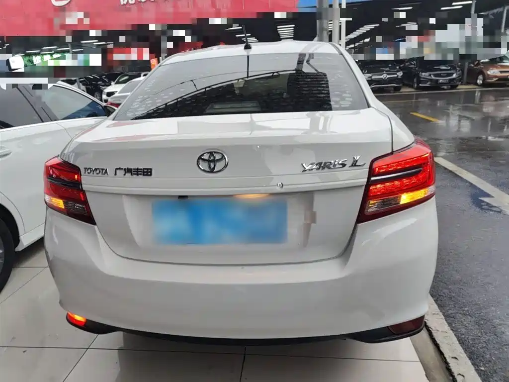 Toyota Yaris L 2019 — фото 6