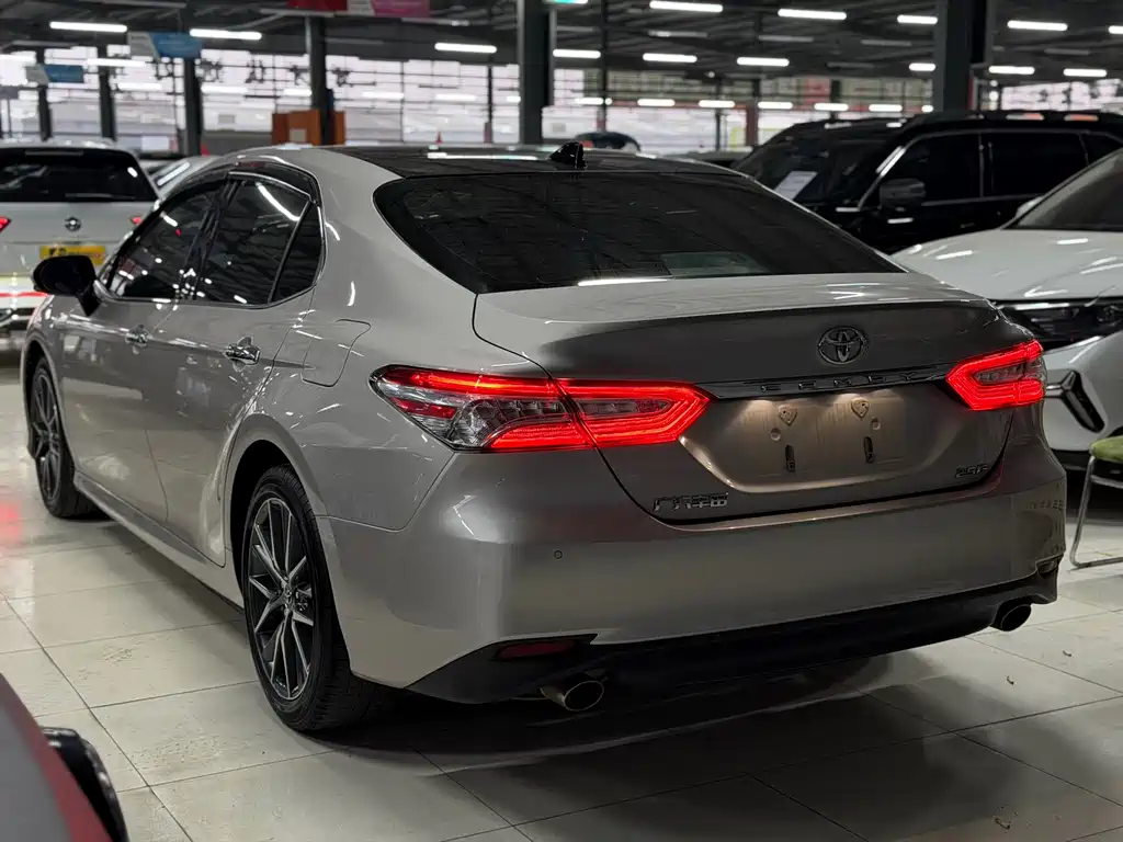 Toyota Camry 2021 — фото 17