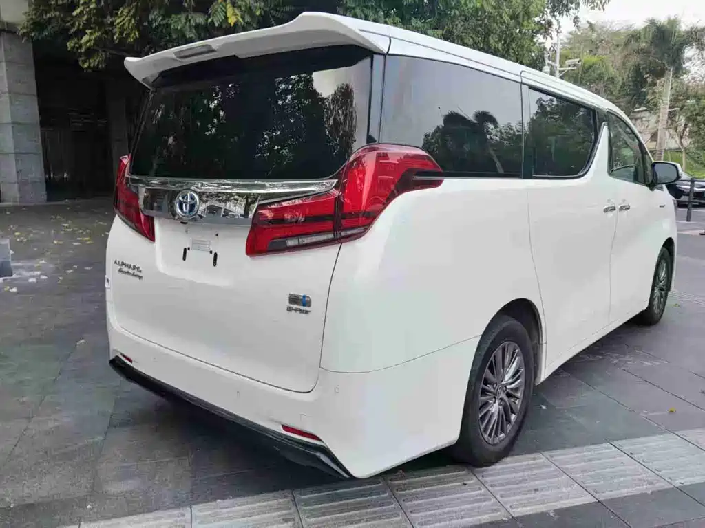 Toyota Alphard 2022 — фото 8