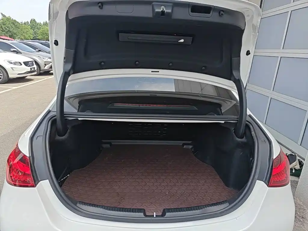Mercedes-Benz C-Class 2023 — фото 19