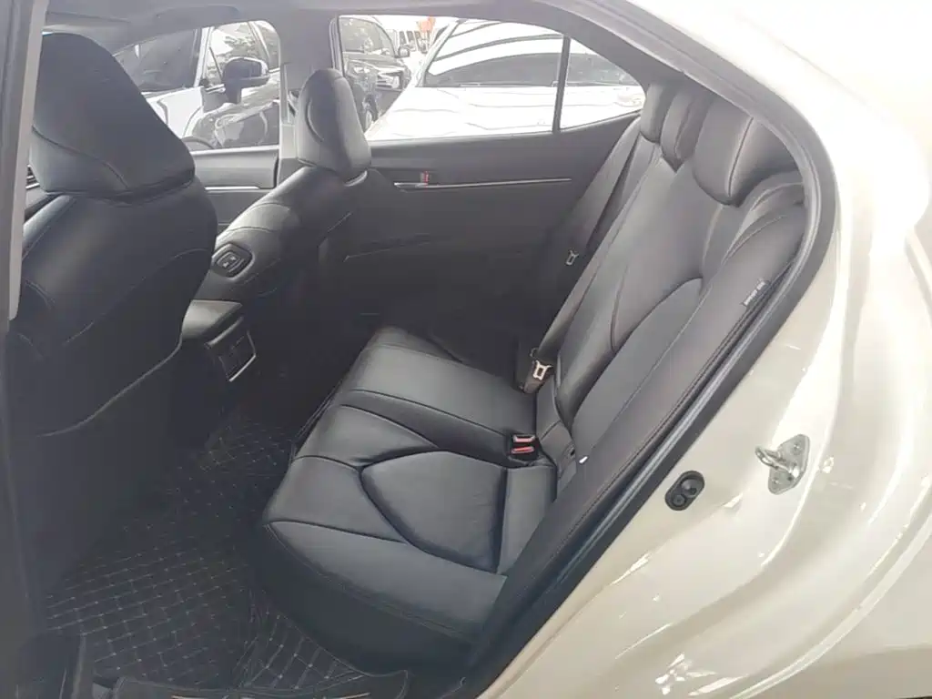 Toyota Camry 2023 — фото 17