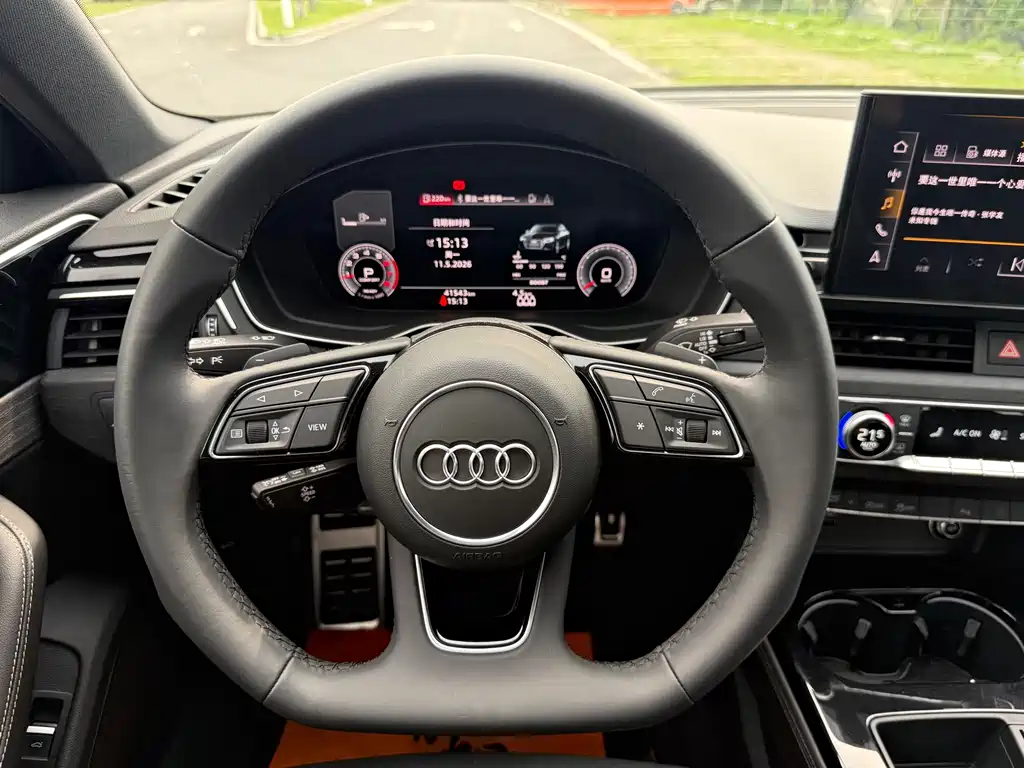 Audi A4L 2023 — фото 12