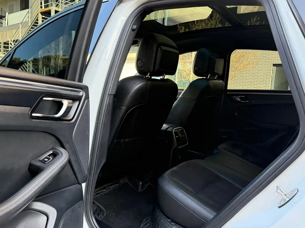 Porsche Macan 2018 — фото 10