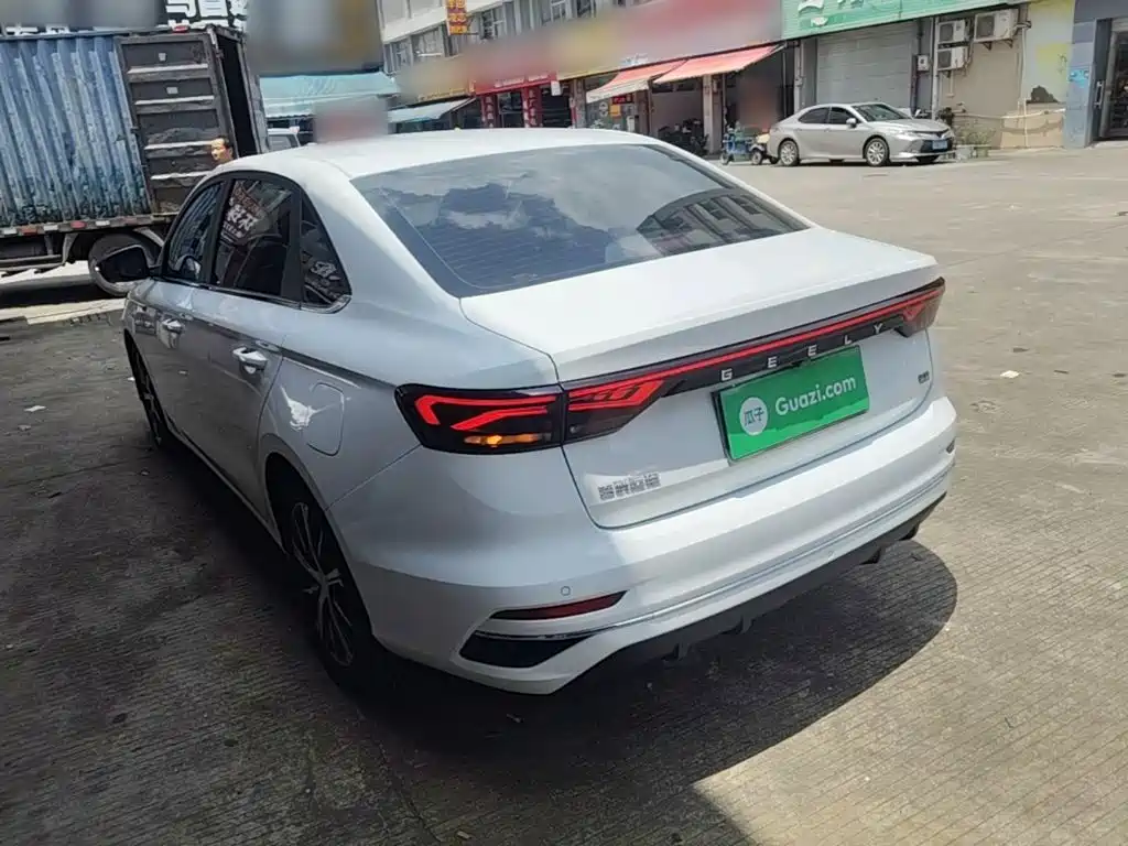 Geely Emgrand 2023