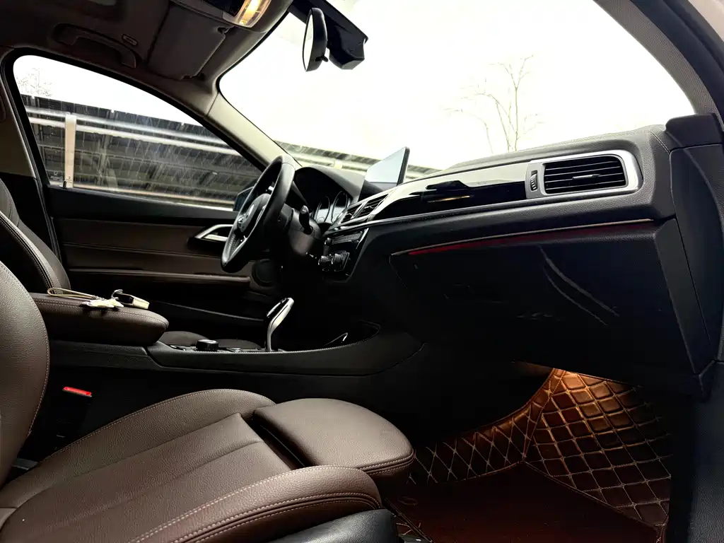 BMW 1 Series 2020 — фото 12