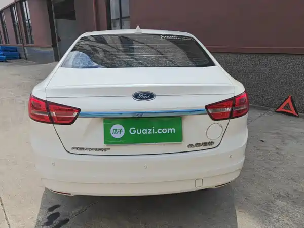 Ford Escort 2016