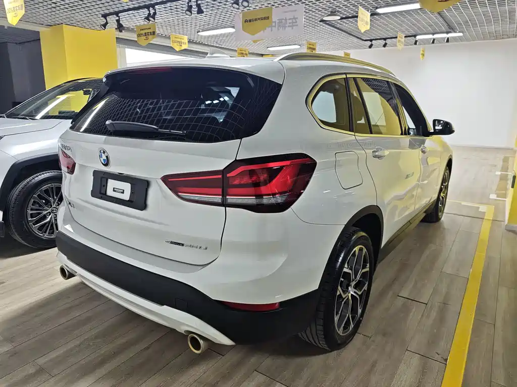 BMW X1 2022 — фото 8