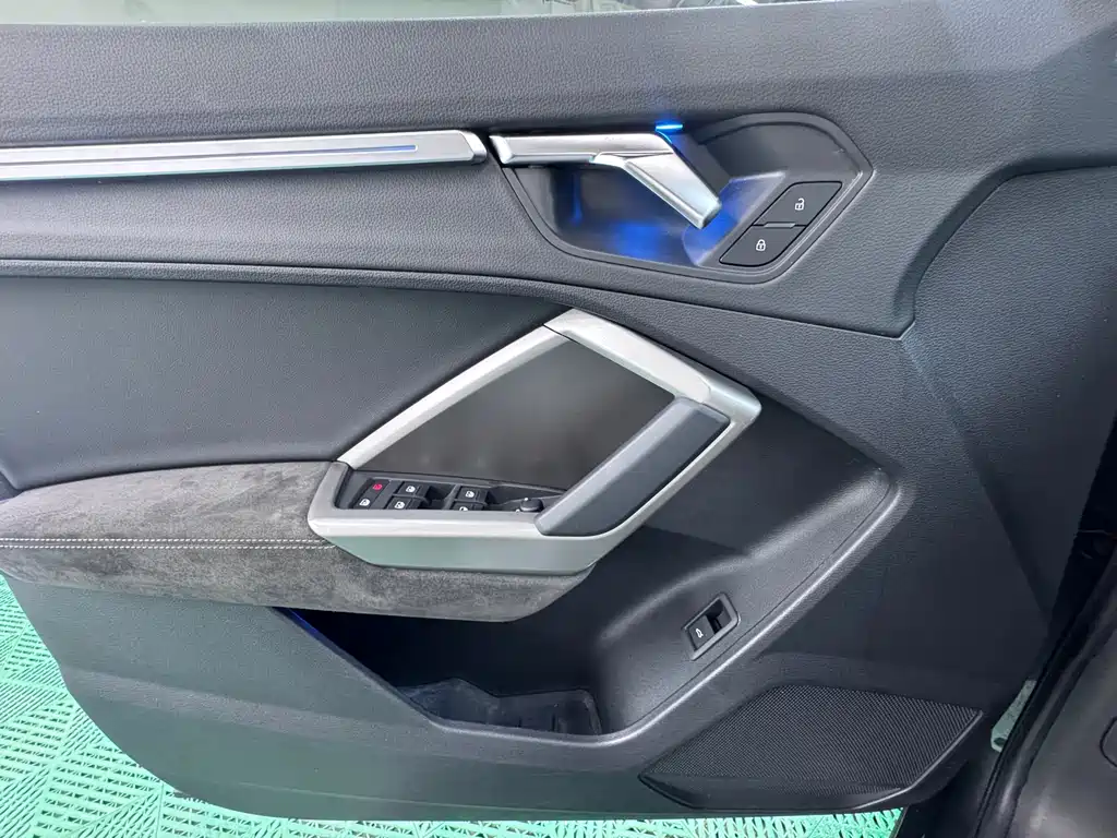 Audi Q3 2021 — фото 17