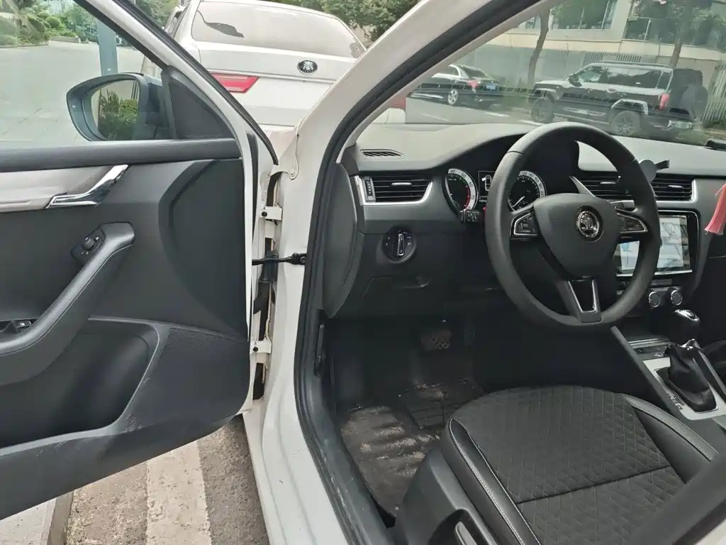 Skoda Octavia 2020 — фото 14