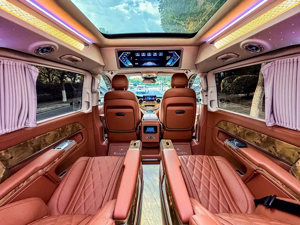 Mercedes-Benz V-Class 2023 — фото 15