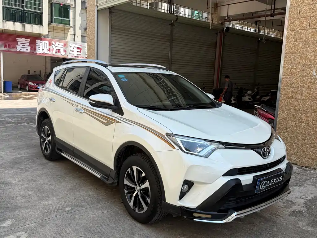 Toyota RAV4 2019 — фото 3