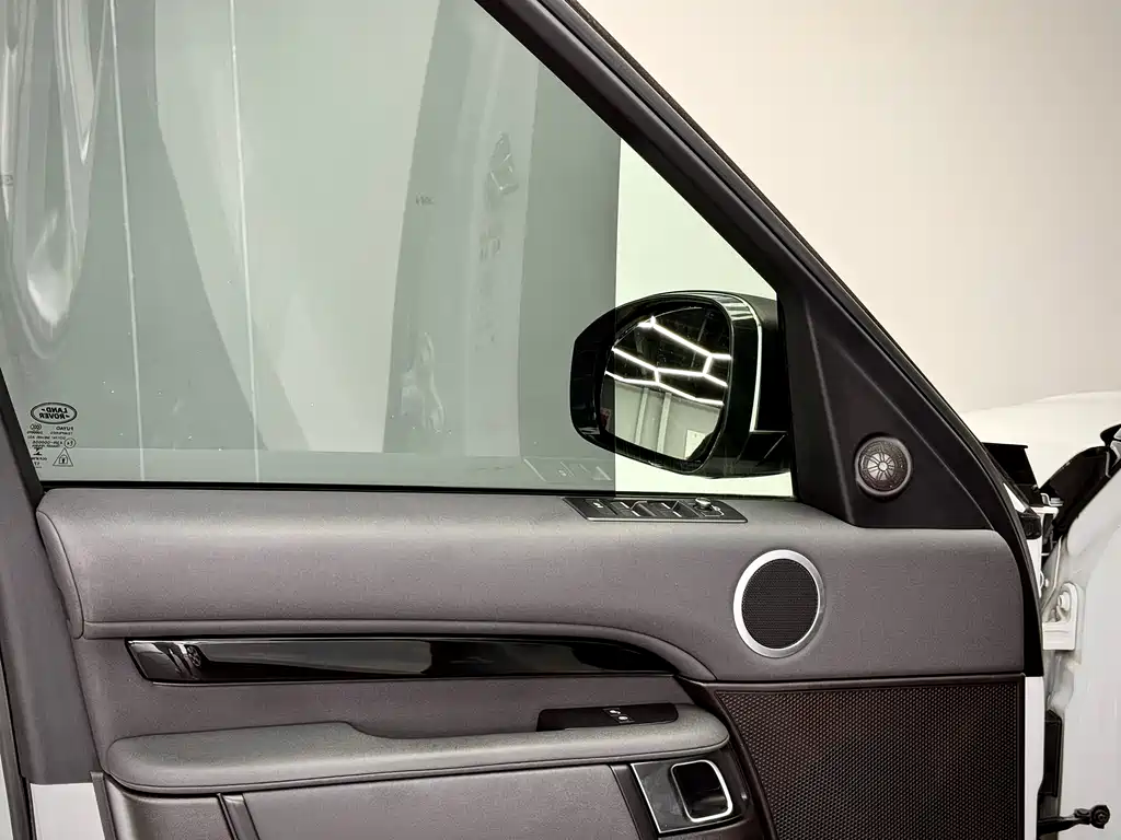 Land Rover Discovery 2019 — фото 10