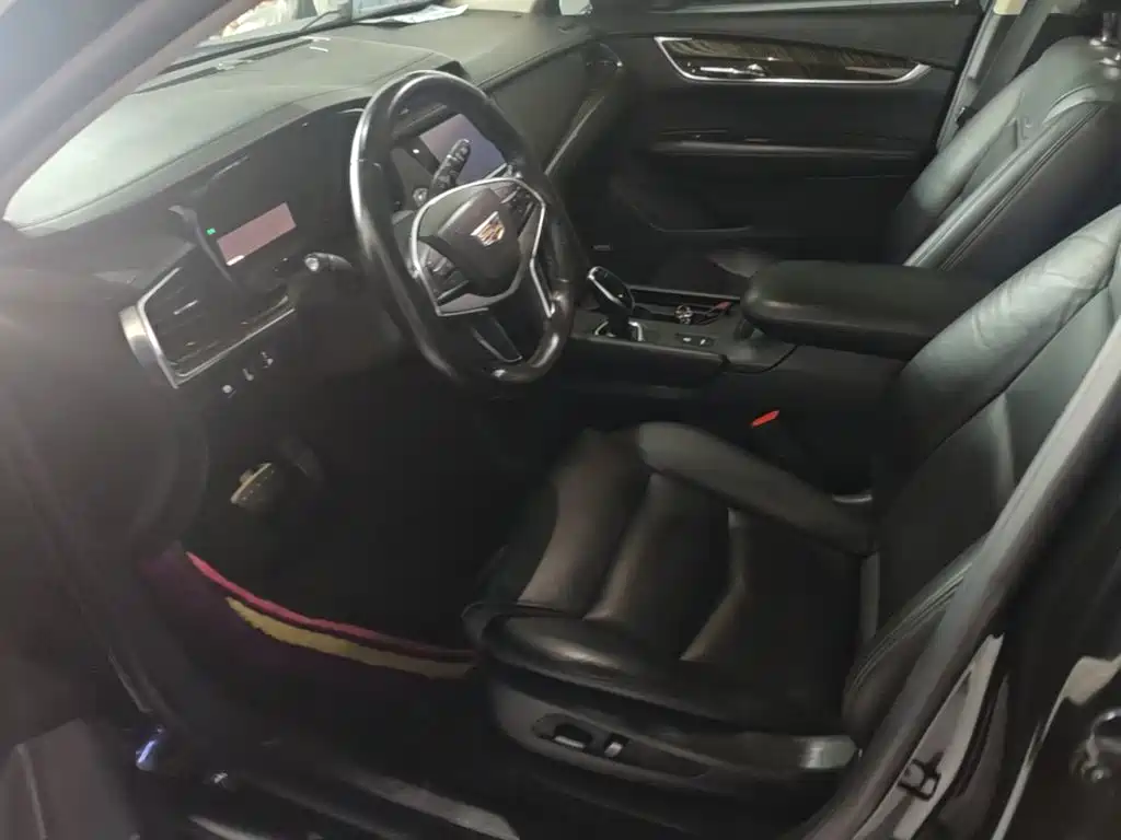 Cadillac XT5 2016 — фото 15