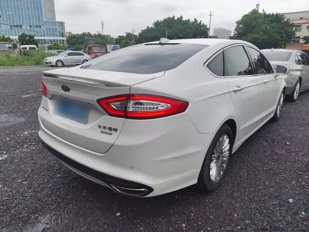 Ford Mondeo 2015 — фото 7