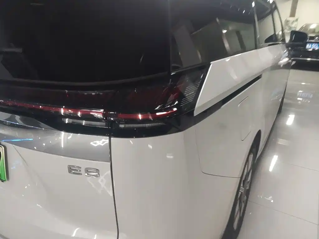 GAC Motor E8 PHEV 2025 — фото 8
