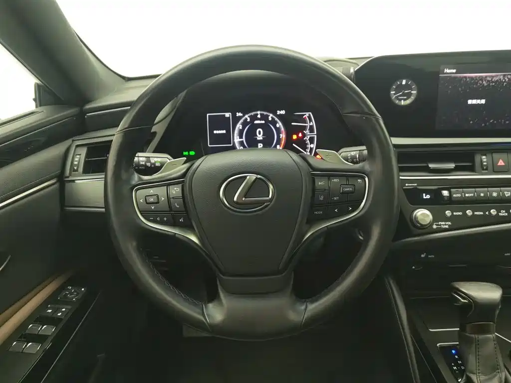 Lexus ES 2021 — фото 11