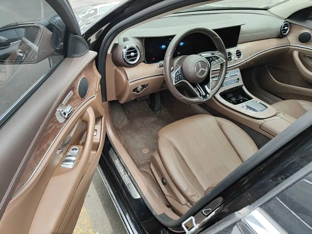 Mercedes-Benz E-Class 2022 — фото 16