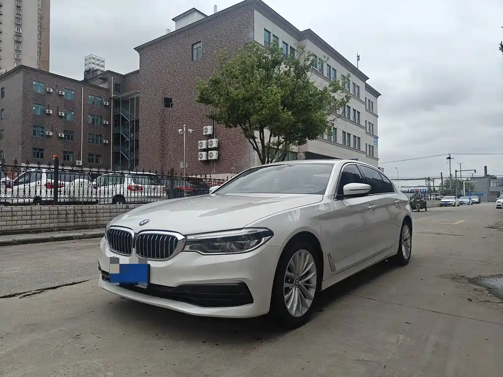 BMW 5 Series 2019 — фото 1