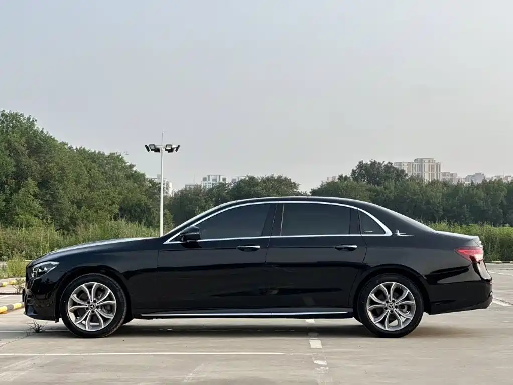 Mercedes-Benz E-Class 2022