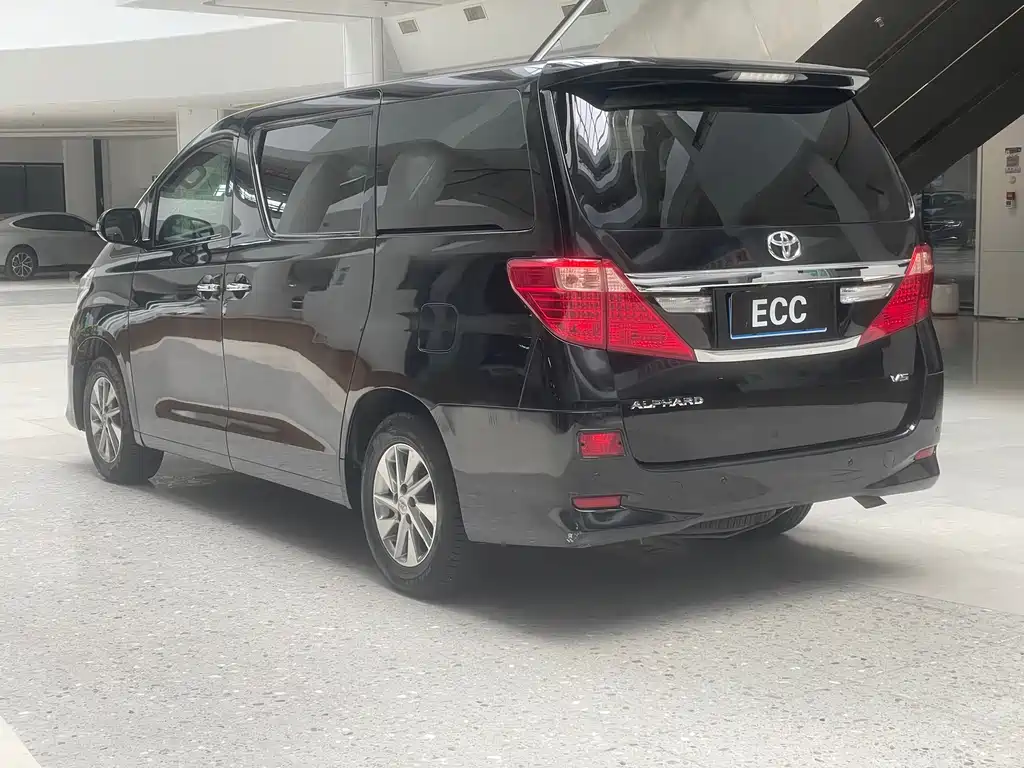 Toyota Alphard 2012