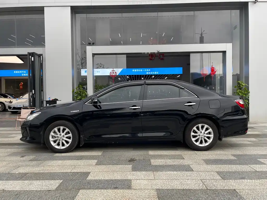 Toyota Camry 2016 — фото 4