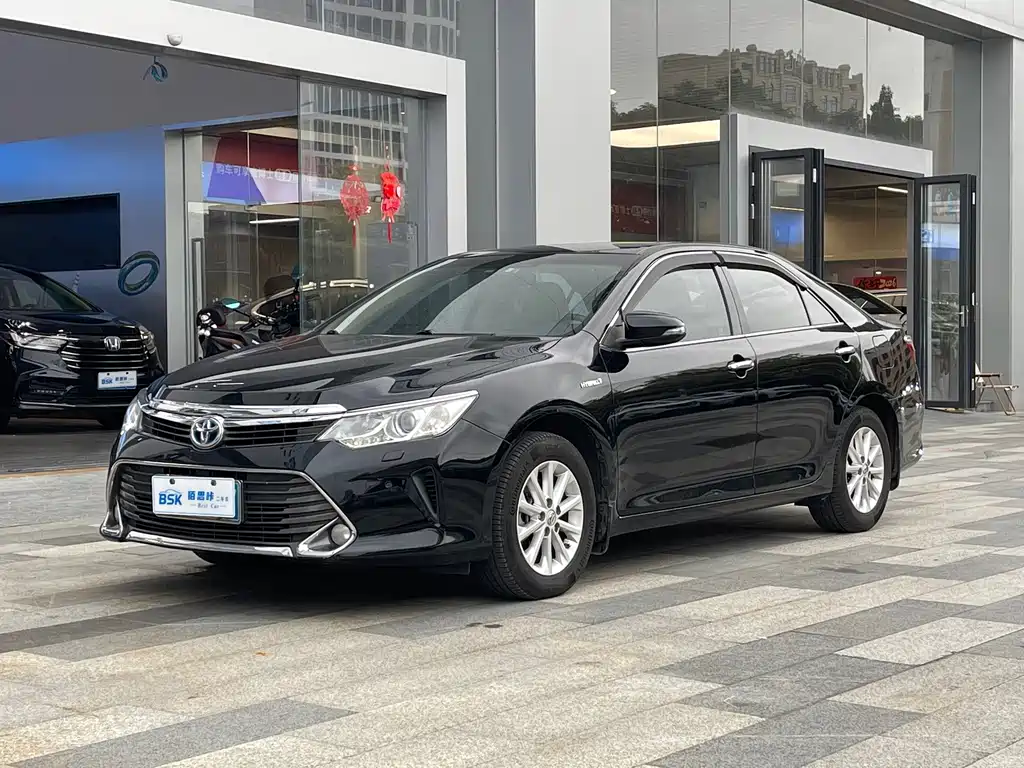 Toyota Camry 2016 — фото 1