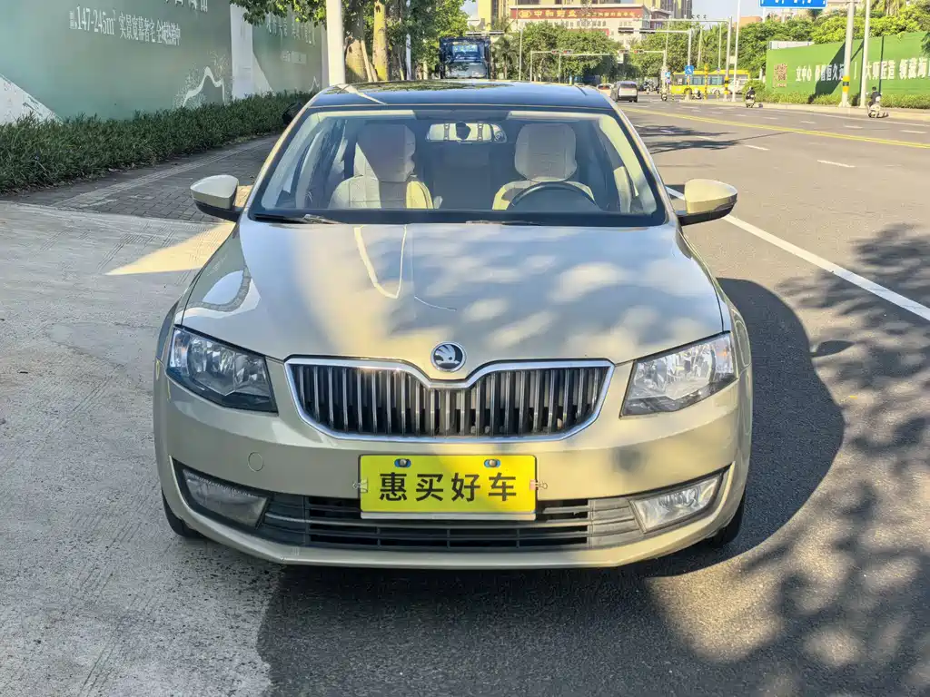 Skoda Octavia 2015 — фото 2