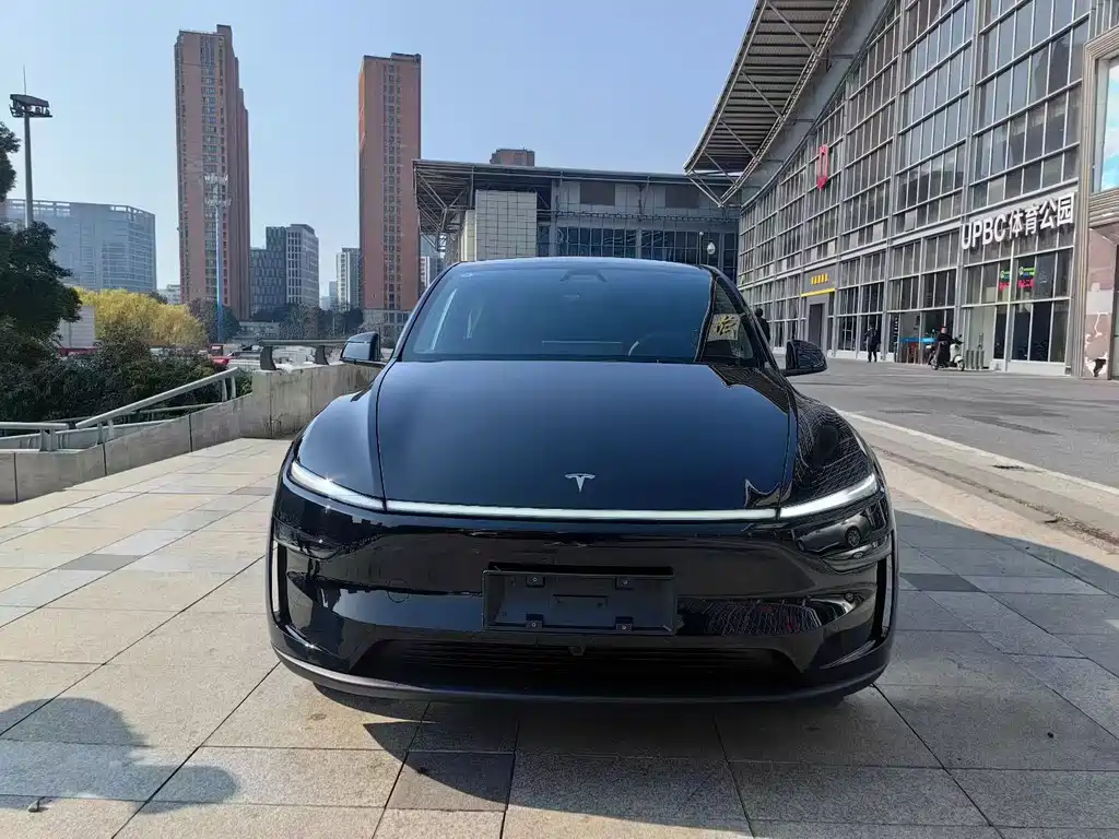 Tesla Model Y 2026 — фото 2