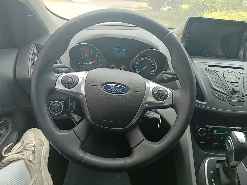Ford Kuga 2016 — фото 11