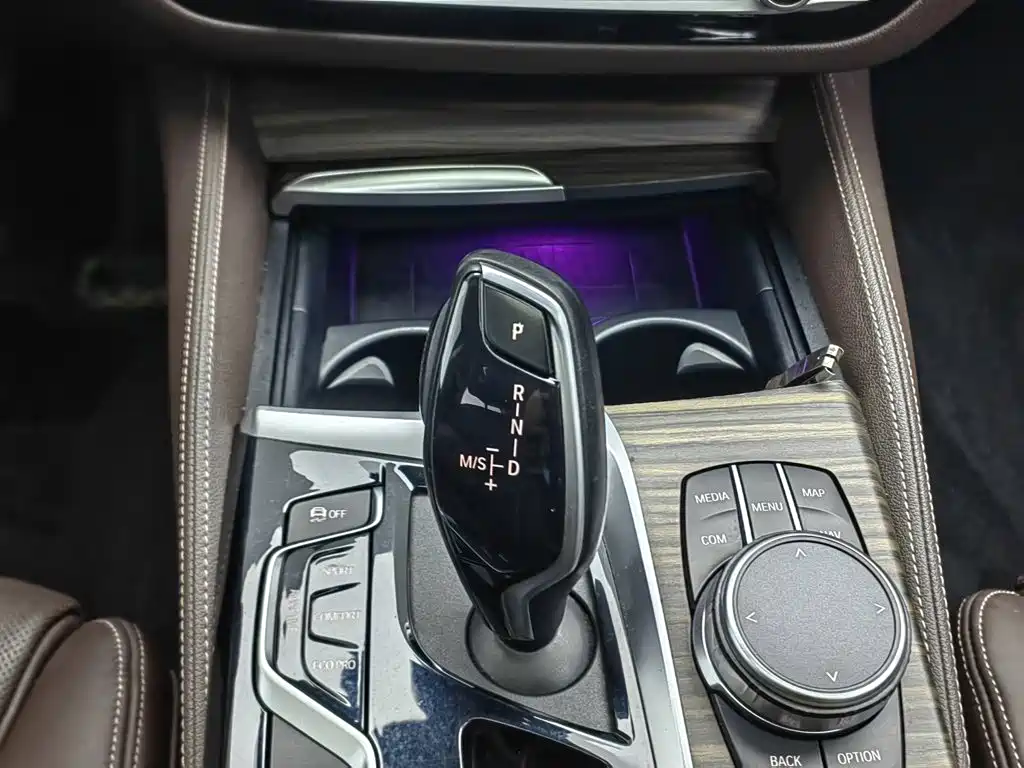 BMW 5 Series New Energy 2019 — фото 13