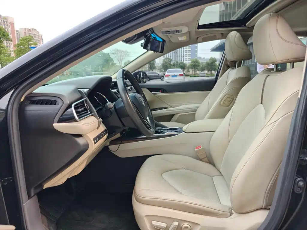Toyota Camry 2020 — фото 7