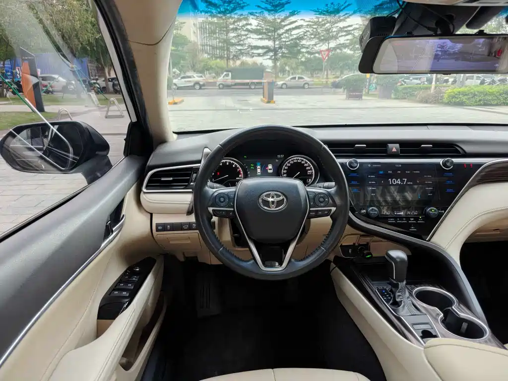 Toyota Camry 2020 — фото 11