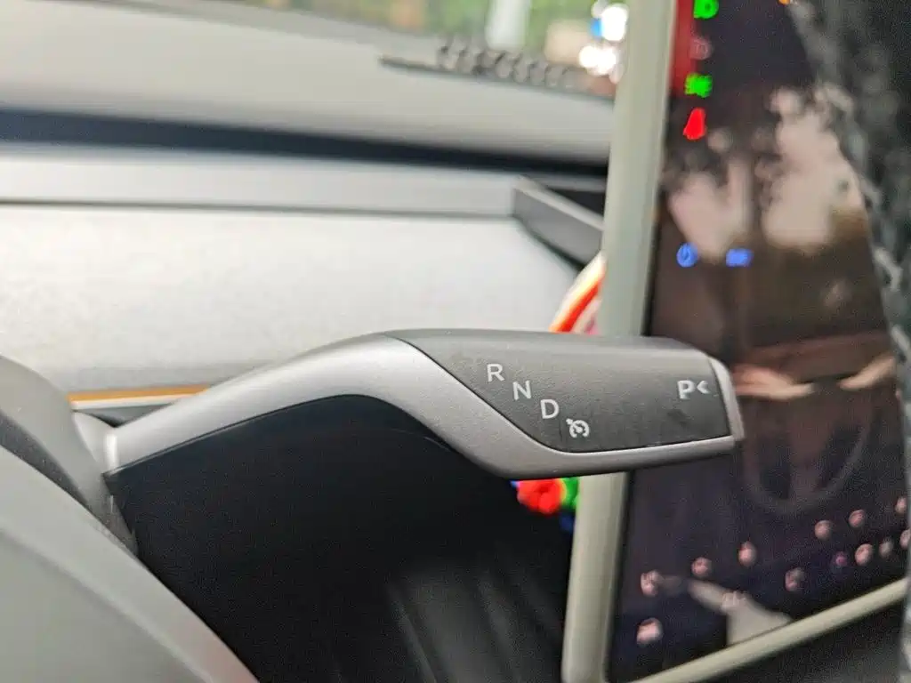 Tesla Model Y 2024 — фото 10