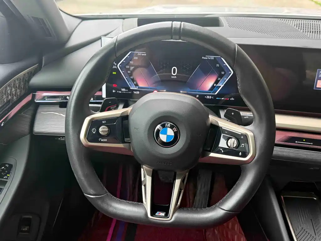 BMW 5 Series 2025 — фото 16