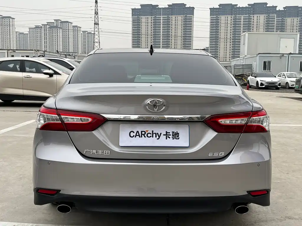 Toyota Camry 2023 — фото 5